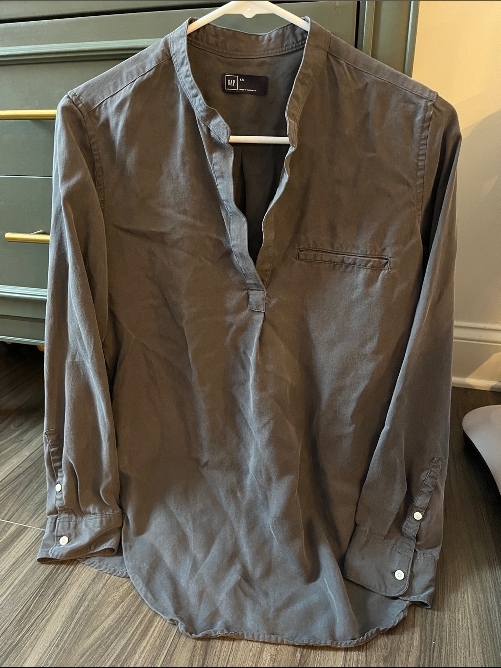 GAP Women’s Charcoal Gray Mandarin Collar Long-Sleeve Top